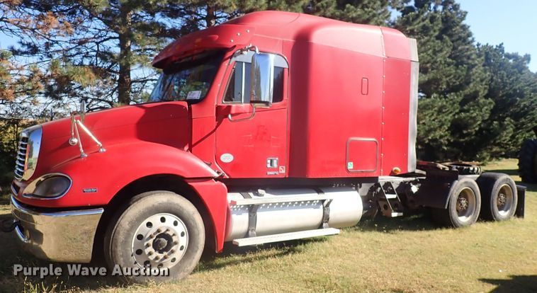 image for item DL7644 2010 Freightliner Columbia  semi truck