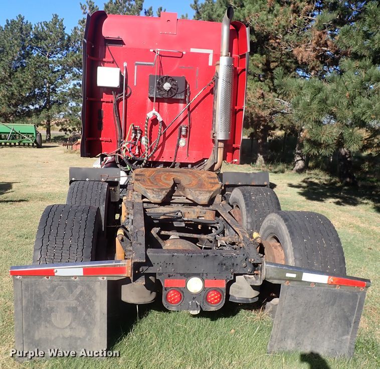 image for item DL7644 2010 Freightliner Columbia  semi truck