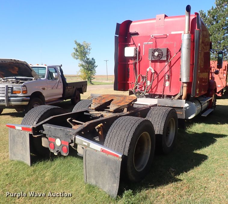 image for item DL7644 2010 Freightliner Columbia  semi truck