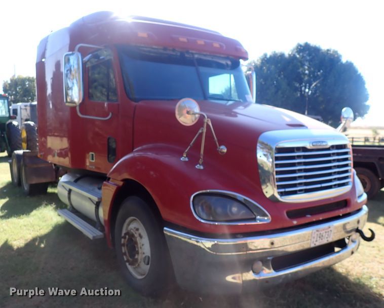 image for item DL7644 2010 Freightliner Columbia  semi truck