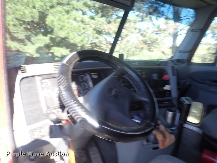 image for item DL7644 2010 Freightliner Columbia  semi truck