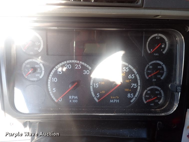 image for item DL7644 2010 Freightliner Columbia  semi truck