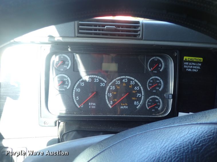 image for item DL7644 2010 Freightliner Columbia  semi truck