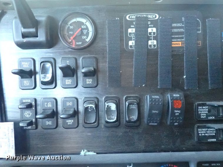 image for item DL7644 2010 Freightliner Columbia  semi truck