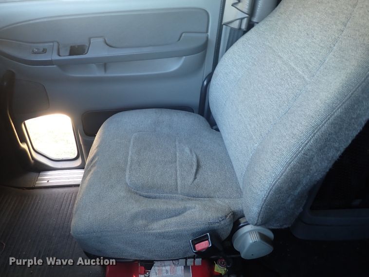 image for item DL7644 2010 Freightliner Columbia  semi truck