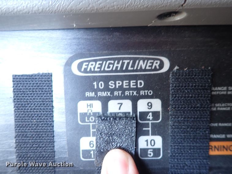 image for item DL7644 2010 Freightliner Columbia  semi truck
