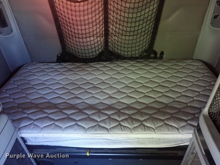 image for item DL7644 2010 Freightliner Columbia  semi truck