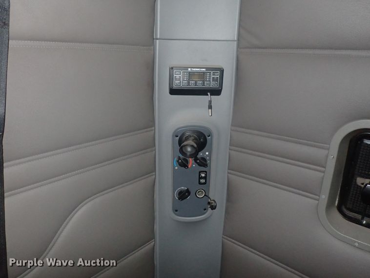 image for item DL7644 2010 Freightliner Columbia  semi truck