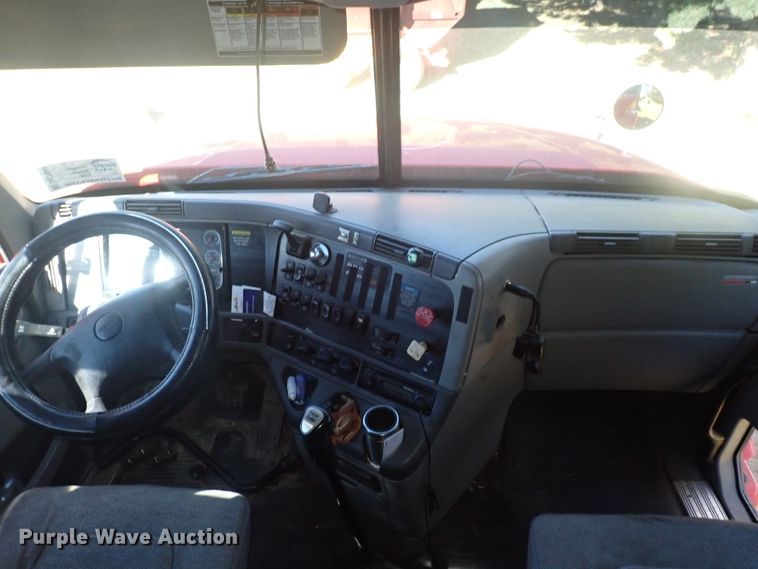 image for item DL7644 2010 Freightliner Columbia  semi truck