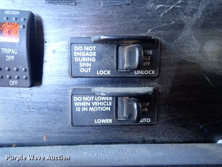 image for item DL7644 2010 Freightliner Columbia  semi truck