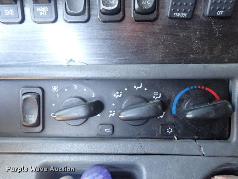 image for item DL7644 2010 Freightliner Columbia  semi truck