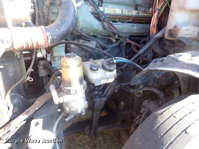 image for item DL7644 2010 Freightliner Columbia  semi truck