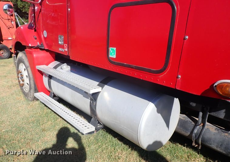 image for item DL7644 2010 Freightliner Columbia  semi truck