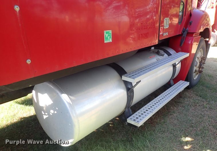 image for item DL7644 2010 Freightliner Columbia  semi truck