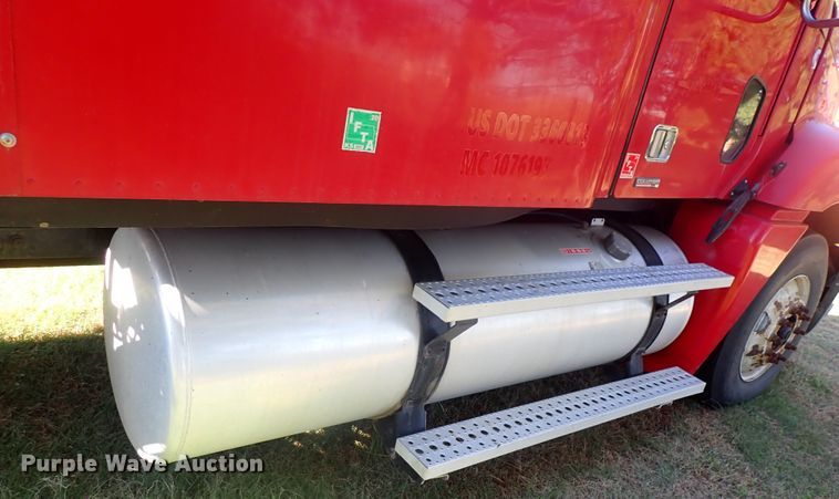 image for item DL7644 2010 Freightliner Columbia  semi truck