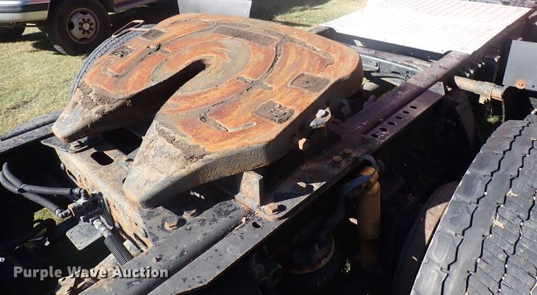 image for item DL7644 2010 Freightliner Columbia  semi truck