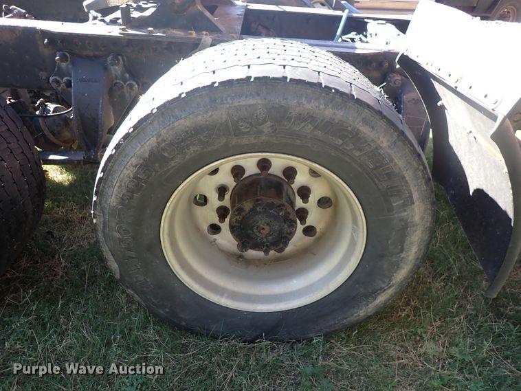 image for item DL7644 2010 Freightliner Columbia  semi truck