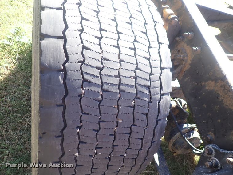 image for item DL7644 2010 Freightliner Columbia  semi truck