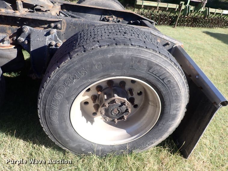 image for item DL7644 2010 Freightliner Columbia  semi truck