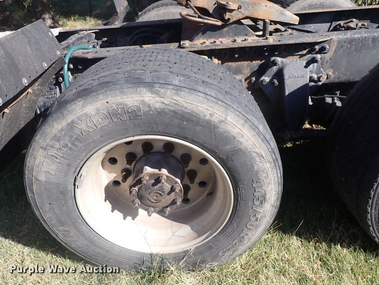 image for item DL7644 2010 Freightliner Columbia  semi truck