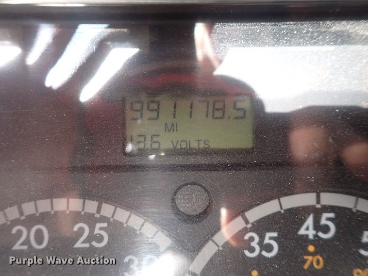 image for item DL7644 2010 Freightliner Columbia  semi truck