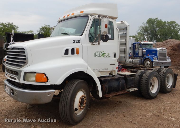 image for item DM4342 2002 Sterling A9500  semi truck