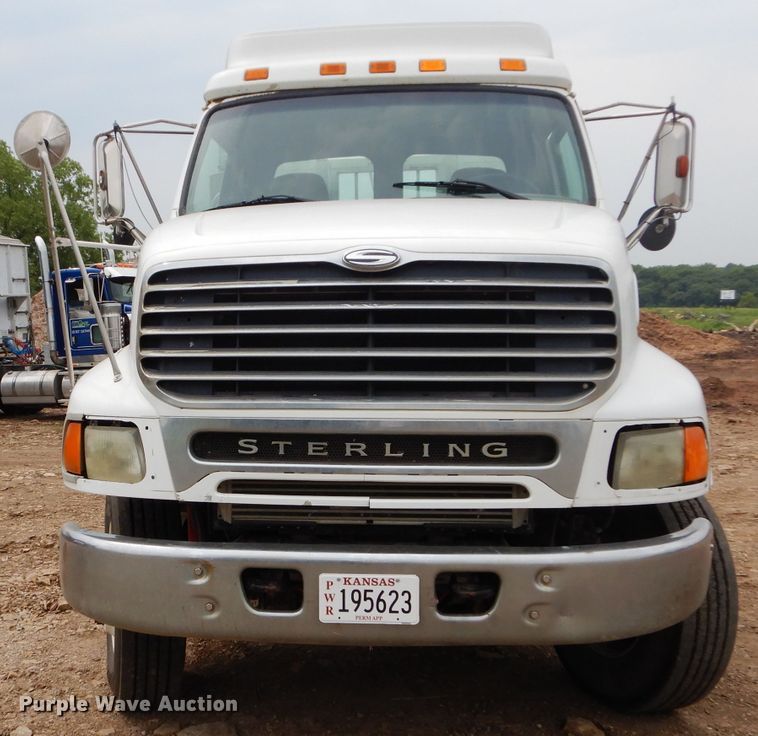 image for item DM4342 2002 Sterling A9500  semi truck