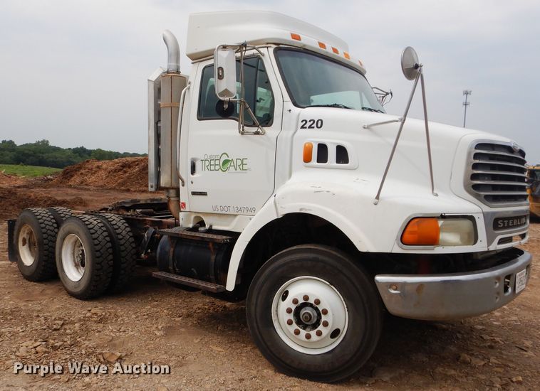 image for item DM4342 2002 Sterling A9500  semi truck