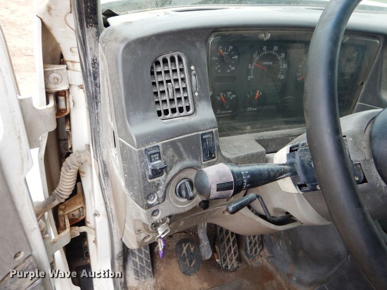 image for item DM4342 2002 Sterling A9500  semi truck