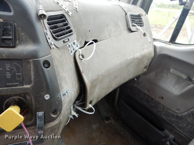 image for item DM4342 2002 Sterling A9500  semi truck