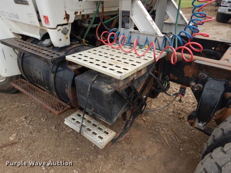 image for item DM4342 2002 Sterling A9500  semi truck