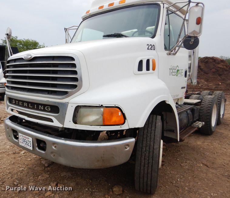 image for item DM4342 2002 Sterling A9500  semi truck