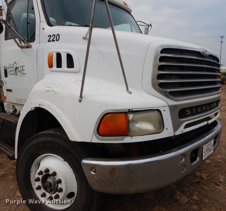 image for item DM4342 2002 Sterling A9500  semi truck