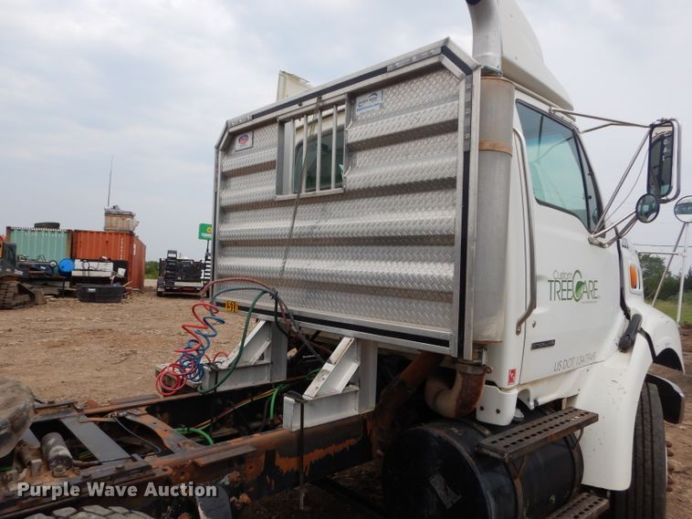 image for item DM4342 2002 Sterling A9500  semi truck