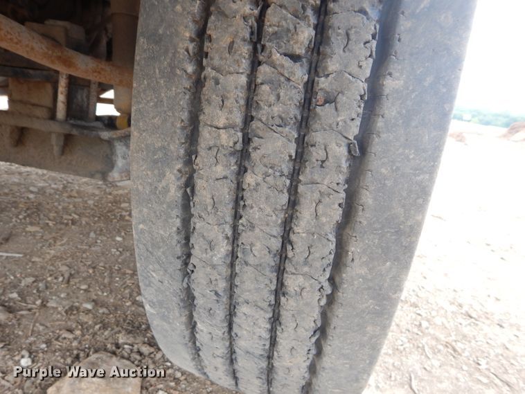 image for item DM4342 2002 Sterling A9500  semi truck