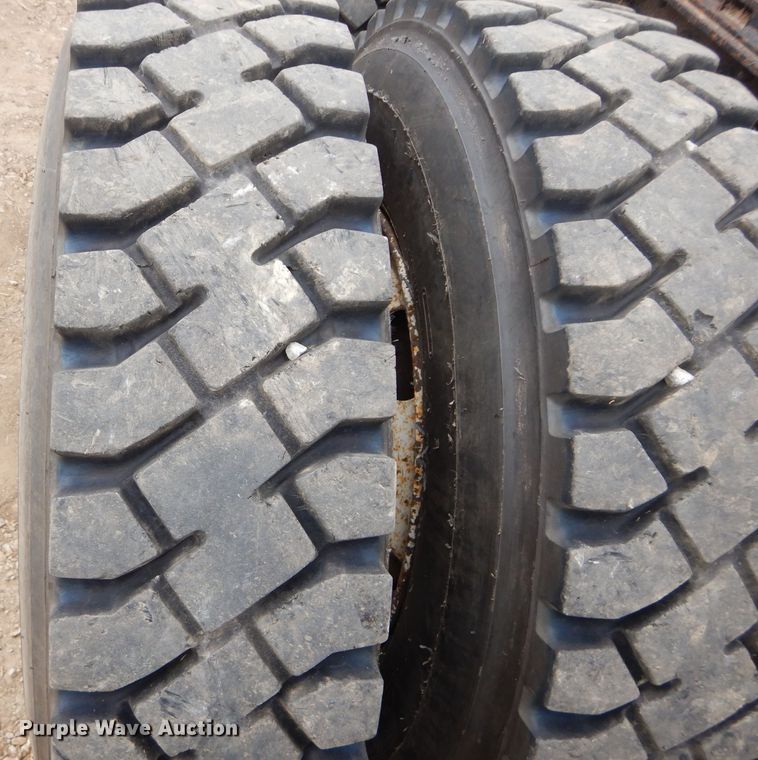 image for item DM4342 2002 Sterling A9500  semi truck