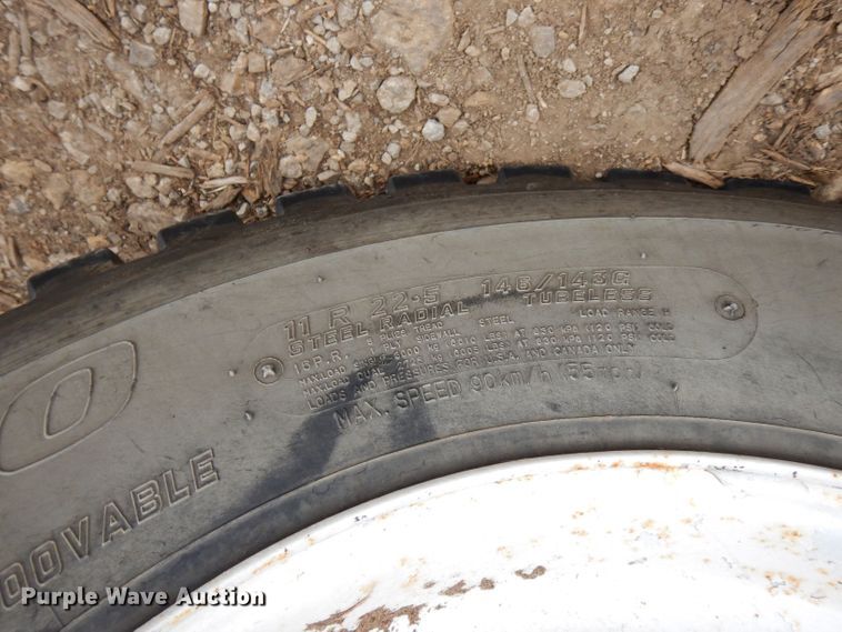 image for item DM4342 2002 Sterling A9500  semi truck