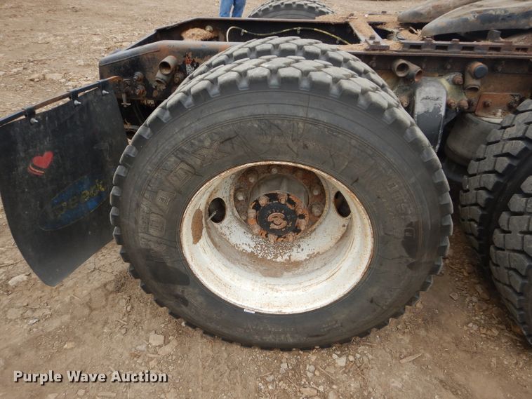 image for item DM4342 2002 Sterling A9500  semi truck