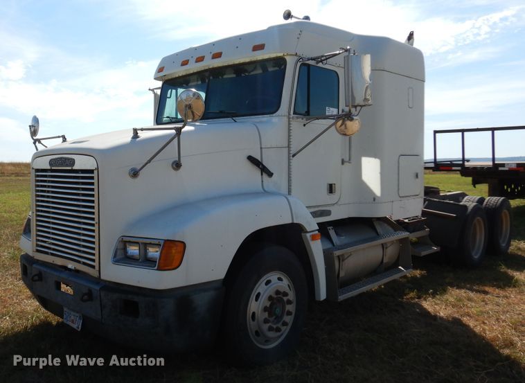 image for item DM5117 1996 Freightliner FLD112  semi truck
