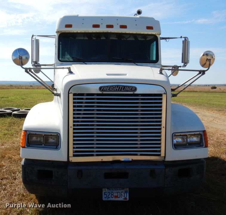 image for item DM5117 1996 Freightliner FLD112  semi truck