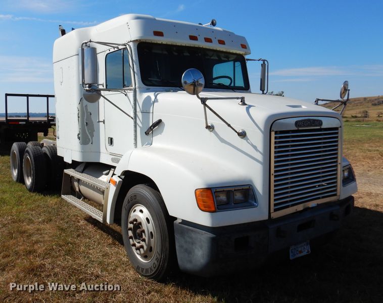 image for item DM5117 1996 Freightliner FLD112  semi truck