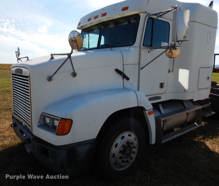 image for item DM5117 1996 Freightliner FLD112  semi truck