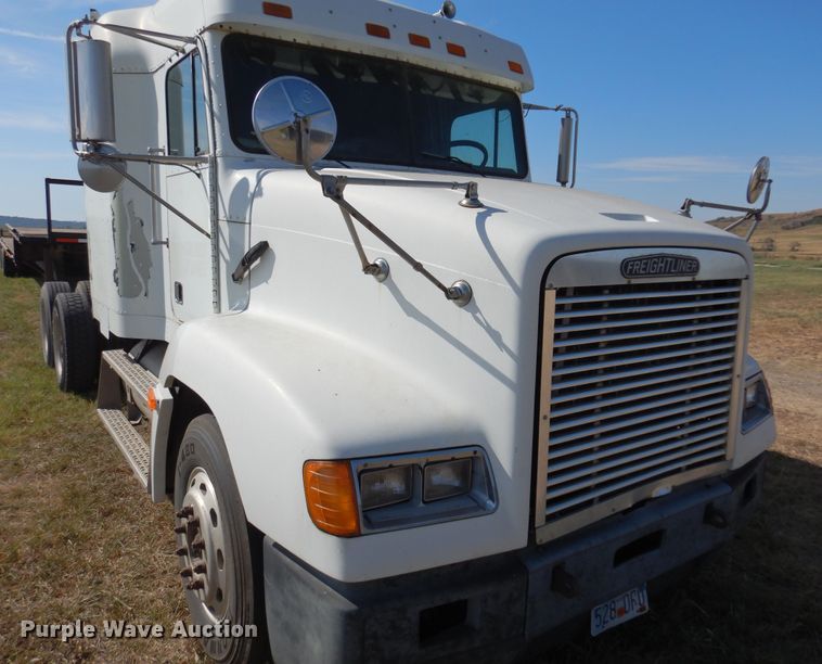 image for item DM5117 1996 Freightliner FLD112  semi truck