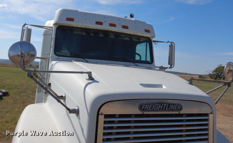 image for item DM5117 1996 Freightliner FLD112  semi truck