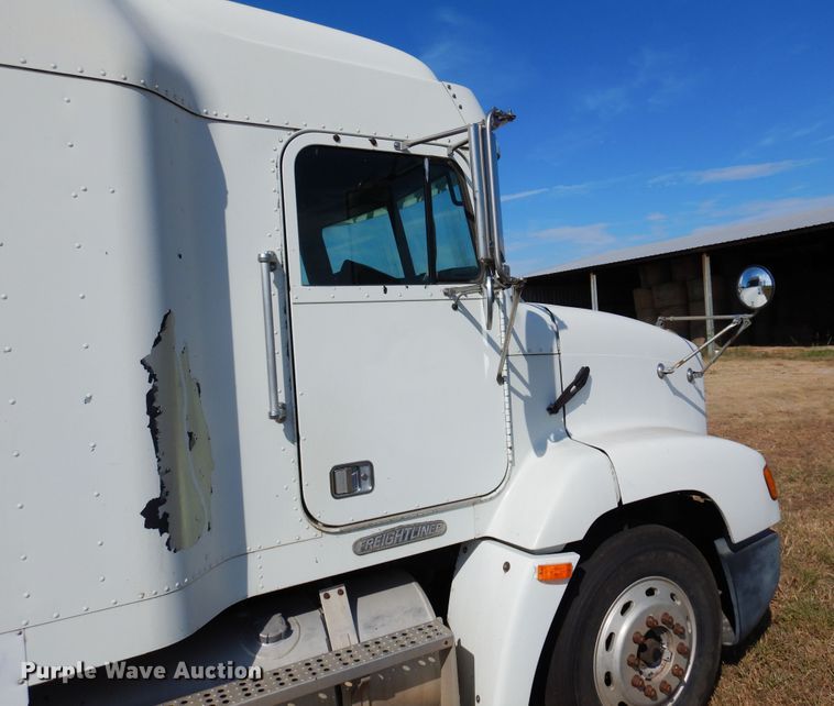 image for item DM5117 1996 Freightliner FLD112  semi truck