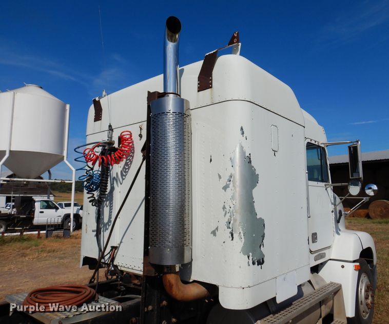 image for item DM5117 1996 Freightliner FLD112  semi truck