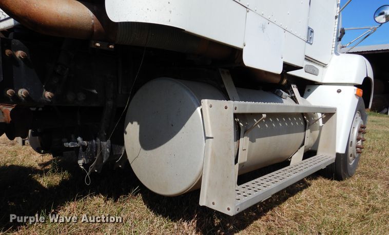 image for item DM5117 1996 Freightliner FLD112  semi truck