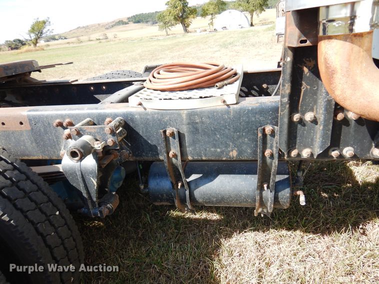 image for item DM5117 1996 Freightliner FLD112  semi truck