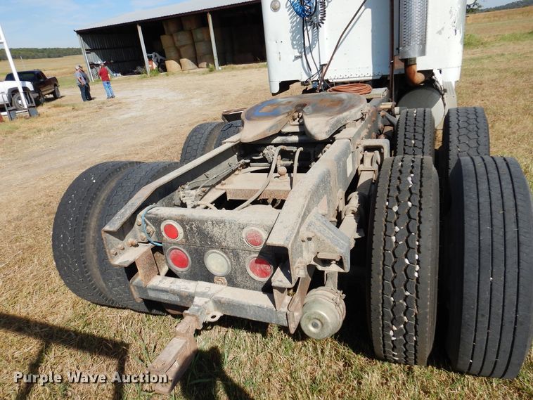 image for item DM5117 1996 Freightliner FLD112  semi truck