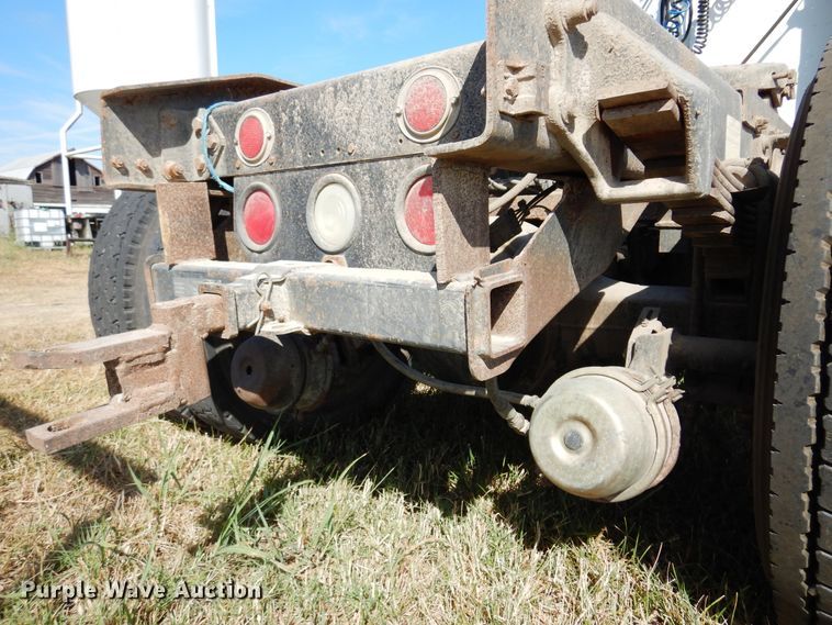 image for item DM5117 1996 Freightliner FLD112  semi truck